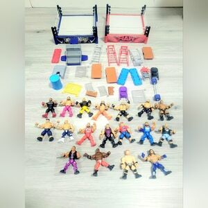 WWE knuckle Crunchers Mini Figures/ Accessories Plus 2 Rings- Lot Of 18 Figures